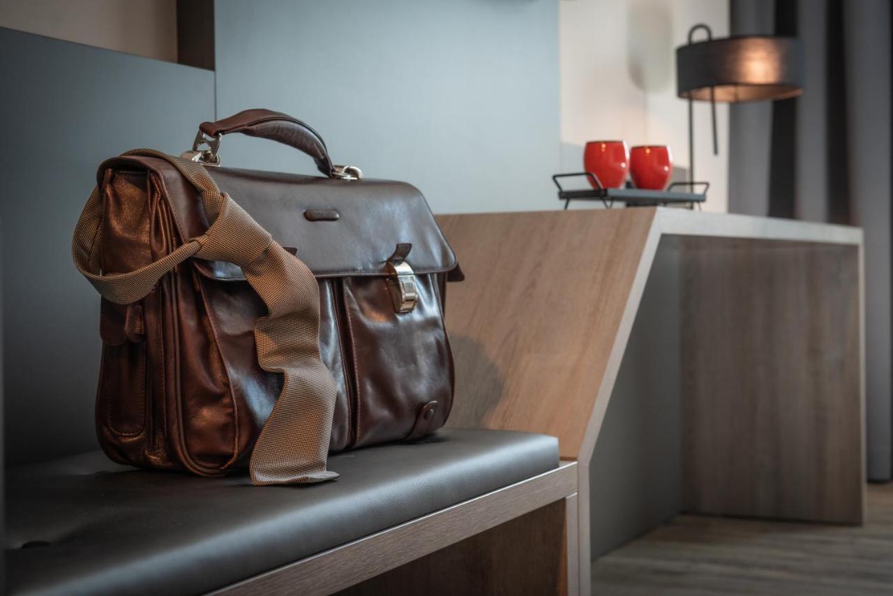 Loginn Hotel Berlin Airport Экстерьер фото