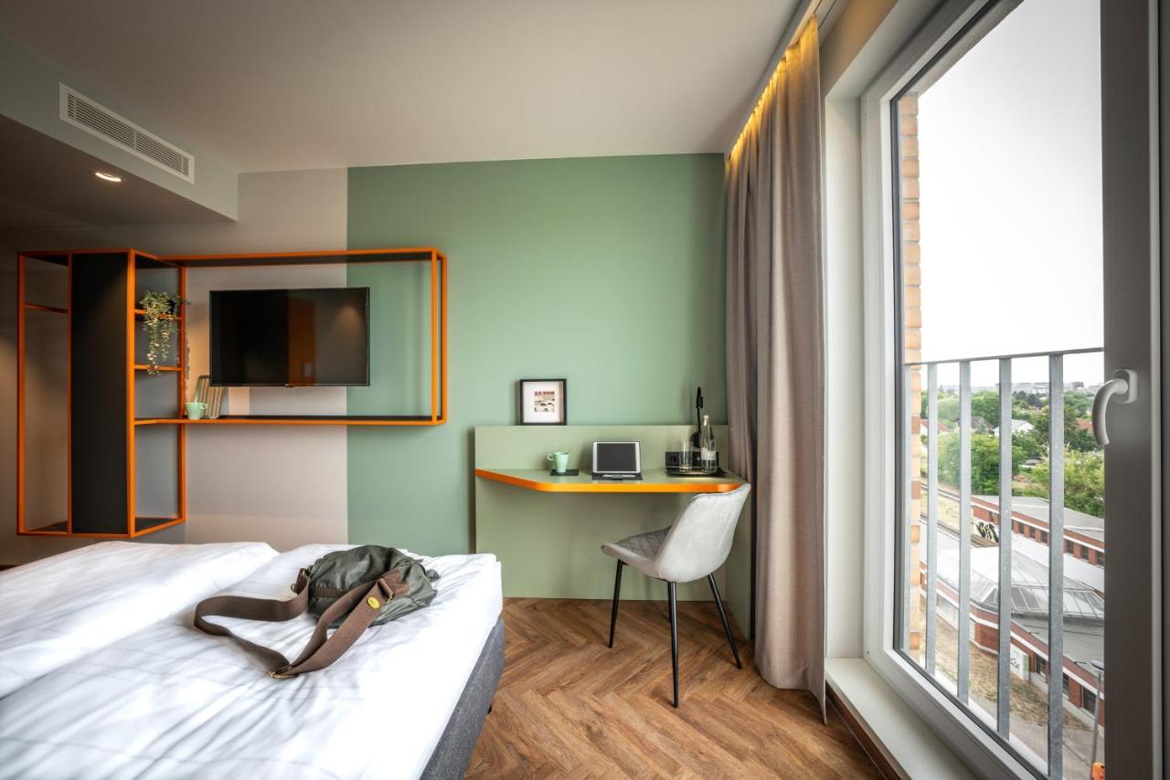 Loginn Hotel Berlin Airport Экстерьер фото