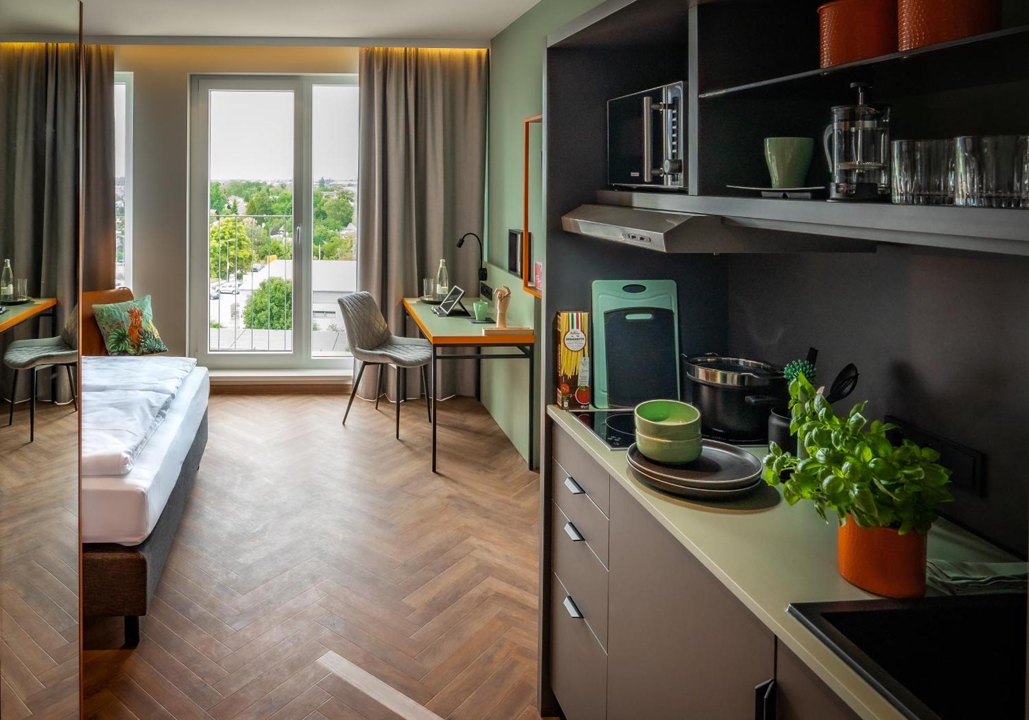 Loginn Hotel Berlin Airport Экстерьер фото