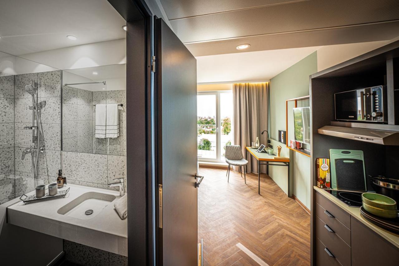 Loginn Hotel Berlin Airport Экстерьер фото