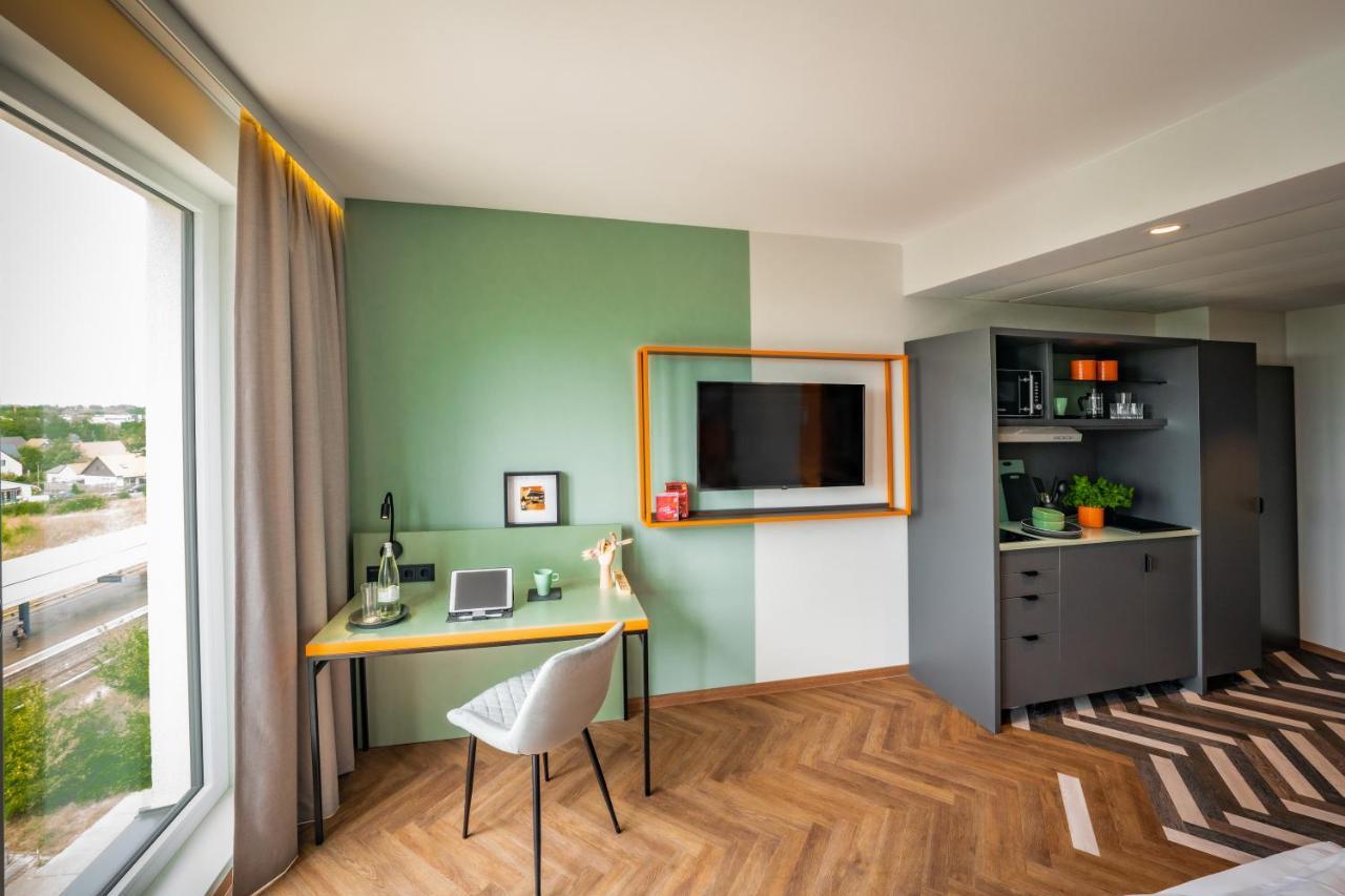 Loginn Hotel Berlin Airport Экстерьер фото