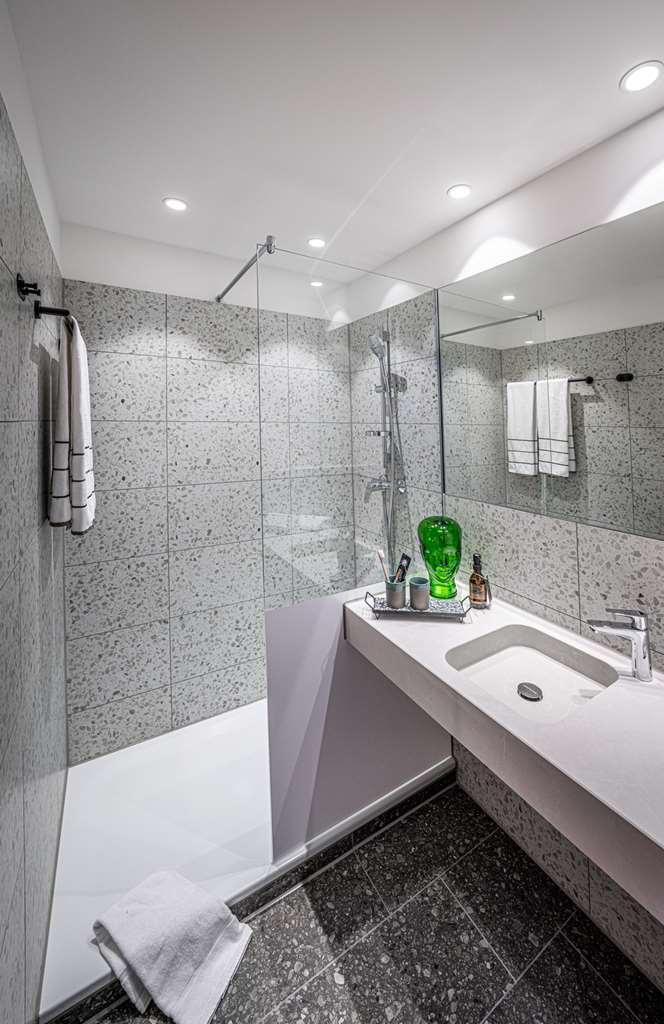 Loginn Hotel Berlin Airport Экстерьер фото